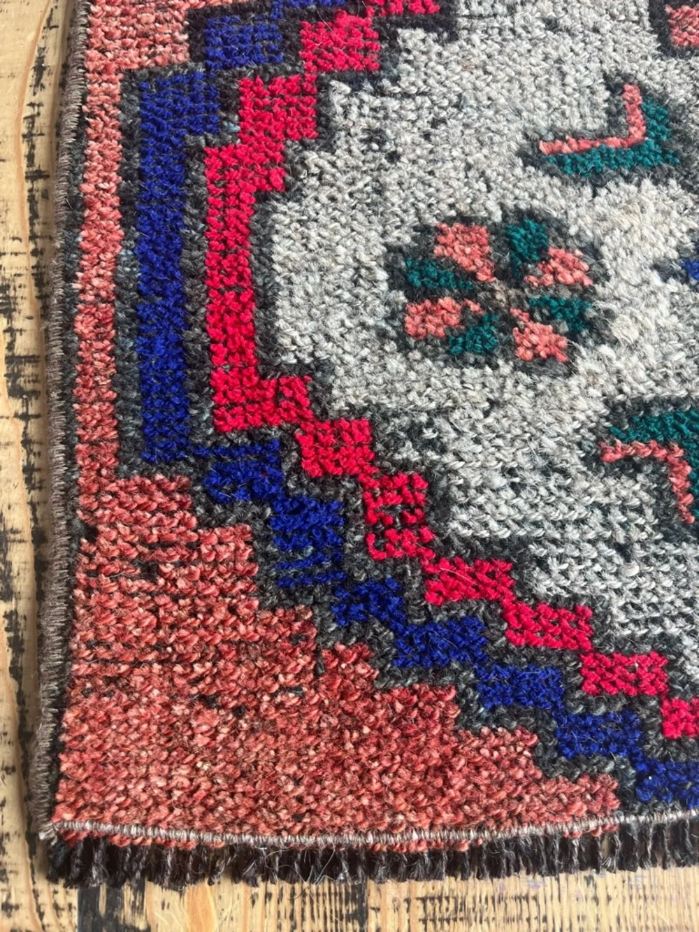 Amazing Handwoven Wool Turkish Rug - Picture 5 of 7
